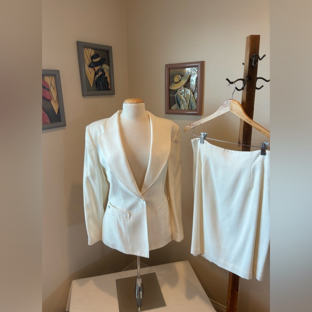 New beautiful white silk linen, jacket and skirt
